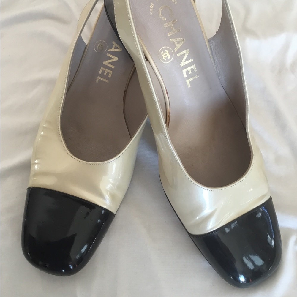 CHANEL Pearl & black patent cap toe slingback pump